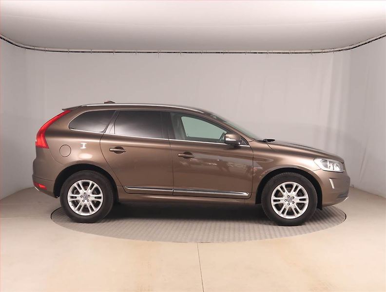 Volvo XC60 (2014) D4, 4X4, Automat, Kůže - fotka 6 z 17