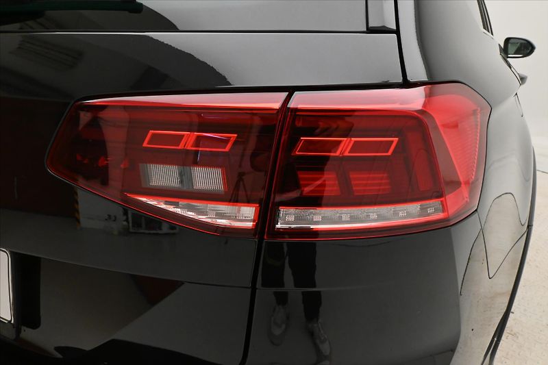 Volkswagen Passat 2,0 TDI 147kW Alltrack DSG 4Mo - fotka 31 z 32