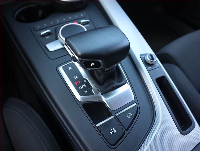 Audi A4 (2018) S-Line 2.0 TDI, Automat, Navi - fotka 13 z 22