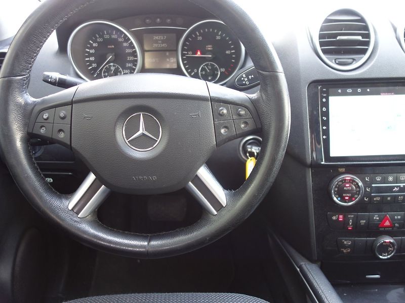 Mercedes-Benz Třídy M (2006) ML 320CDI 165kW 4MATIC - fotka 12 z 32