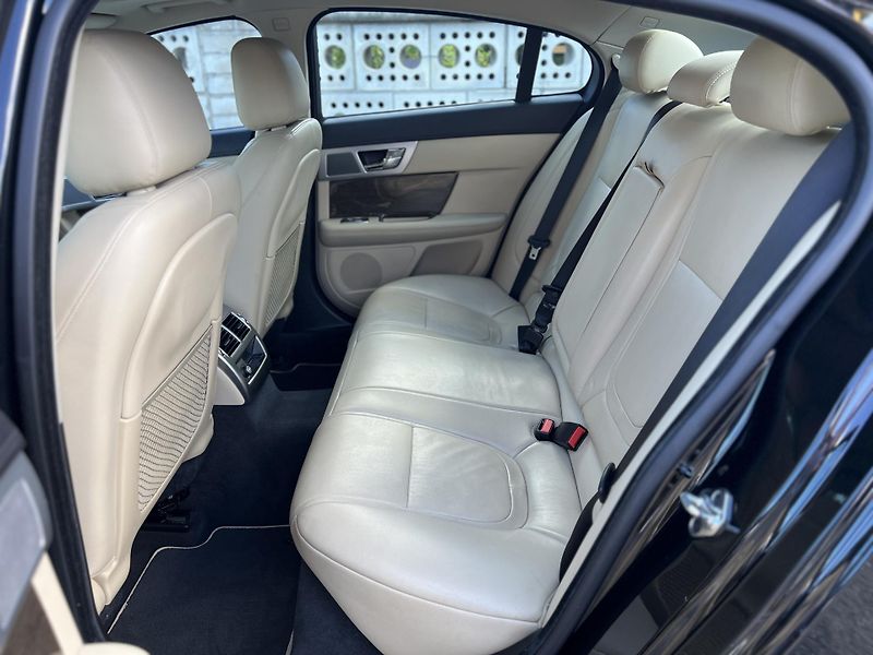 Jaguar XF 3.0D AUTOMAT KŮŽE NAVI KAMERA  - fotka 31 z 51