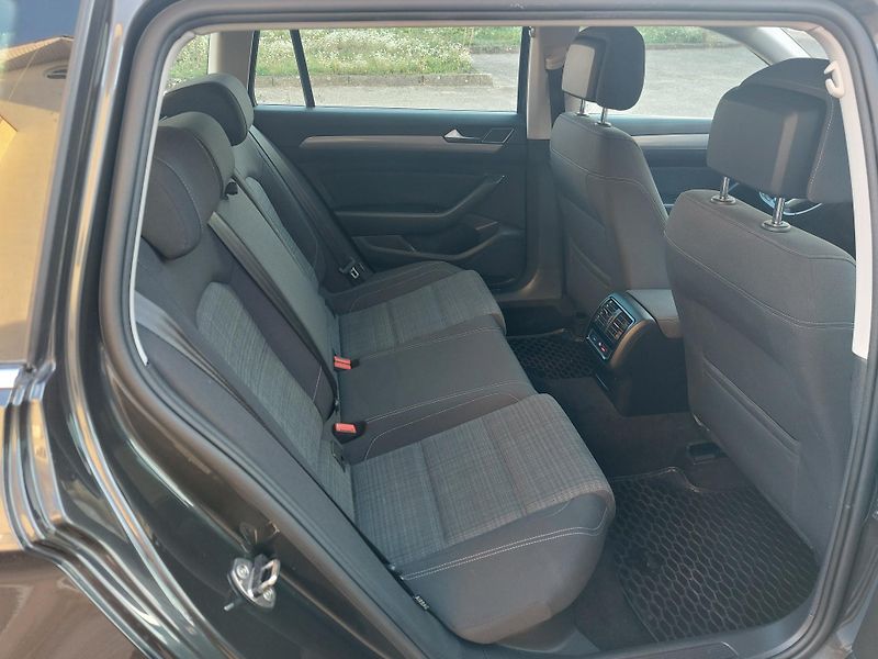 Volkswagen Passat 2,0 TDi 110kw Business ČR - fotka 17 z 19