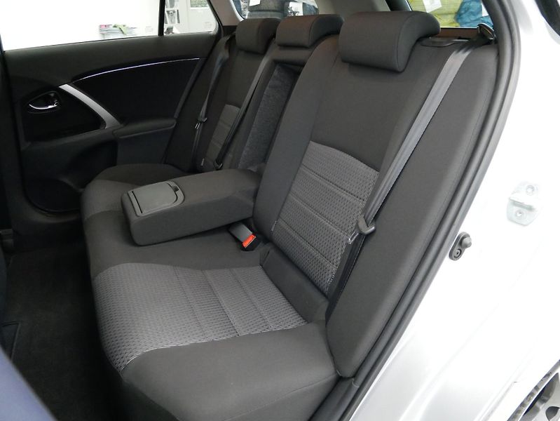 Toyota Avensis - fotka 23 z 24