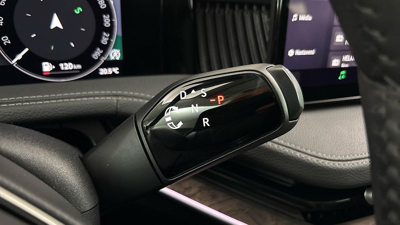 Škoda Superb 2.0 TDI DSG 4x4 L&K - fotka 27 z 35