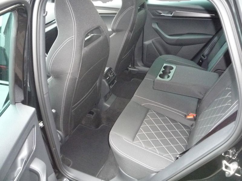 Škoda Karoq (2024) 2,0TSi 140kW DSG 4x4 SportLine - fotka 8 z 20