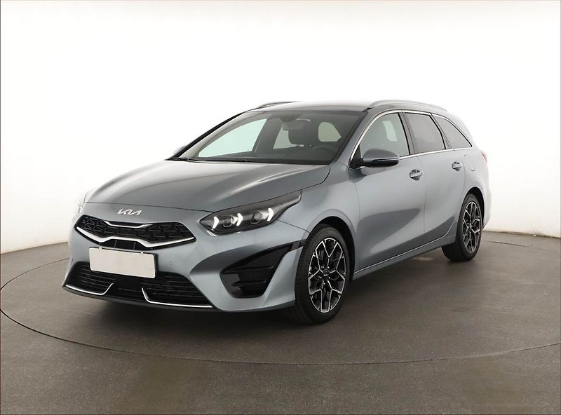 Kia Ceed (2025) 1.5 T-GDI, GT LINE, AUTOMAT - fotka 2 z 20