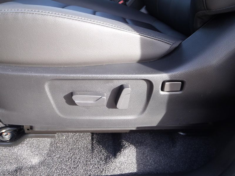 Isuzu D-Max Double Cab V-CROSS 4x4 - fotka 27 z 27