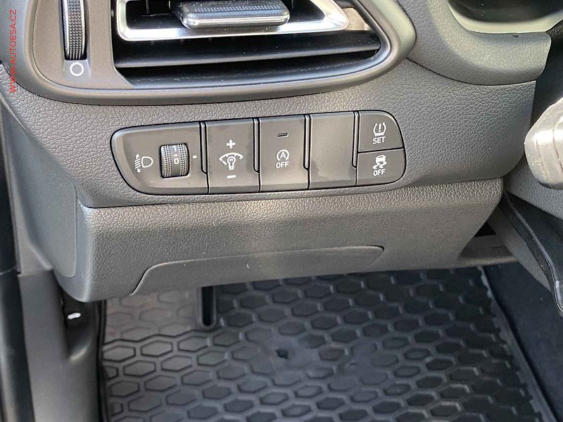 Hyundai i30 (2022) 1.5 i, 1.maj,ČR, Smart - fotka 13 z 17