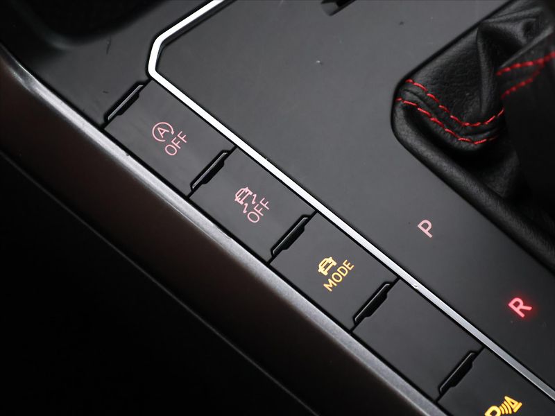 Volkswagen Polo 2,0 TSI GTI 147kW DSG LED Beat - fotka 25 z 33