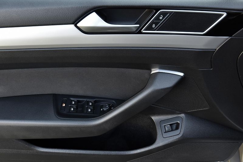 Volkswagen Passat 2.0 TDi CR DSG COMFORTLINE, TZ - fotka 11 z 50