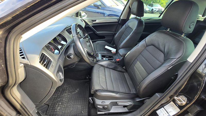 Volkswagen Golf 1.6TDI  DSG COMFORT 77KW - fotka 30 z 44