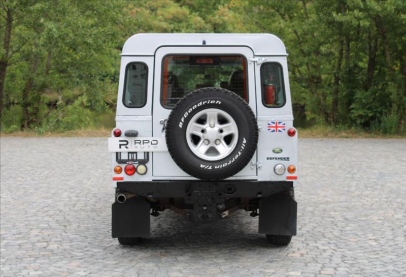 Land Rover Defender 110 2.4 TD4 90kW / PUMA / CZ - fotka 5 z 38