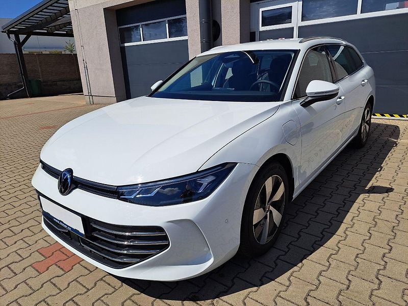 Volkswagen Passat (2025) 1.5 TSI Business REZERVACE - fotka 1 z 31