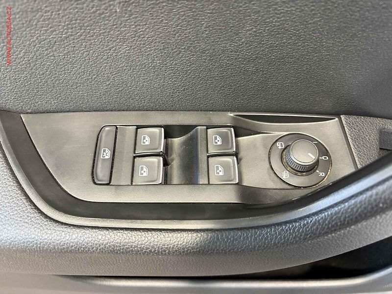 Škoda Superb (2017) 2.0 TDI, 2.maj,ČR, Style - fotka 12 z 18