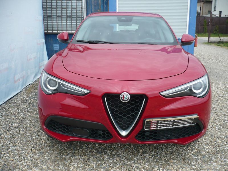 Alfa Romeo Stelvio 2.0T Q4 Kamera Klima - fotka 2 z 33
