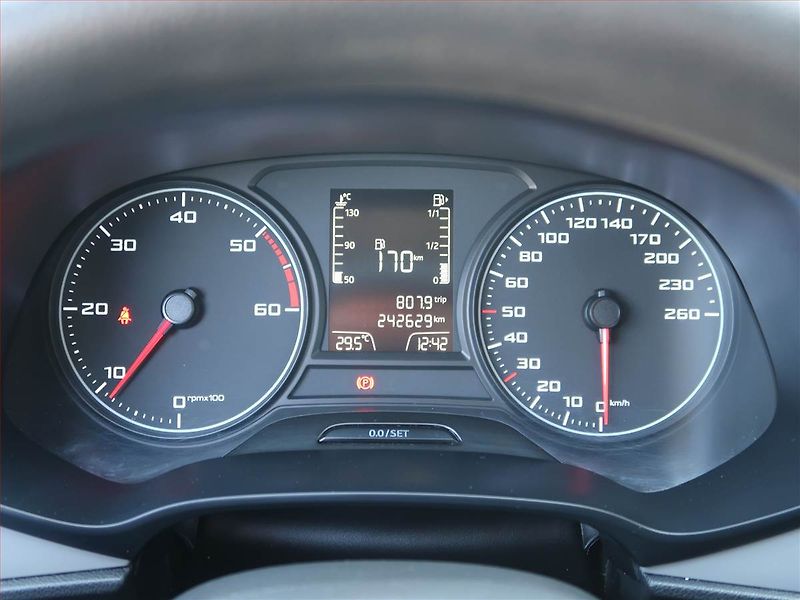 Seat Leon (2015) 1.6 TDI, Navi, Tempomat - fotka 11 z 17
