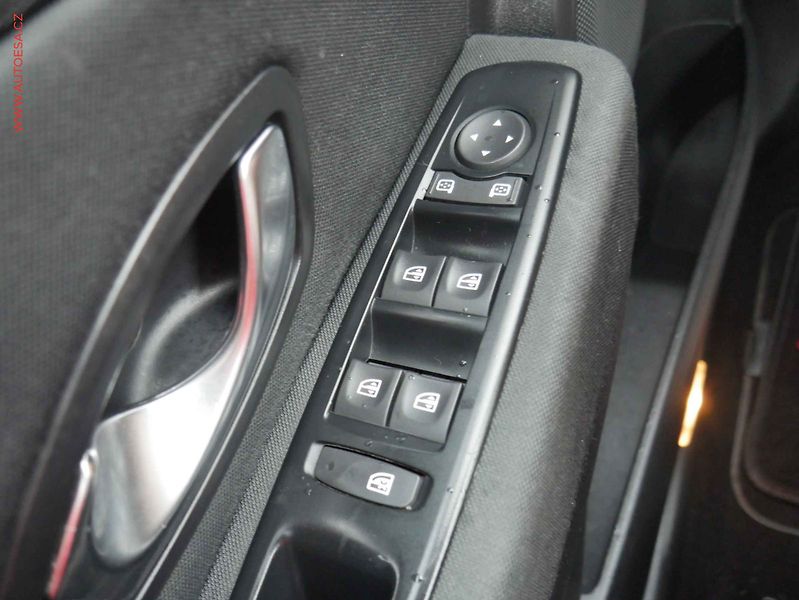 Renault Mégane (2010) 1.6i, ČR, autoAC, temp - fotka 12 z 15