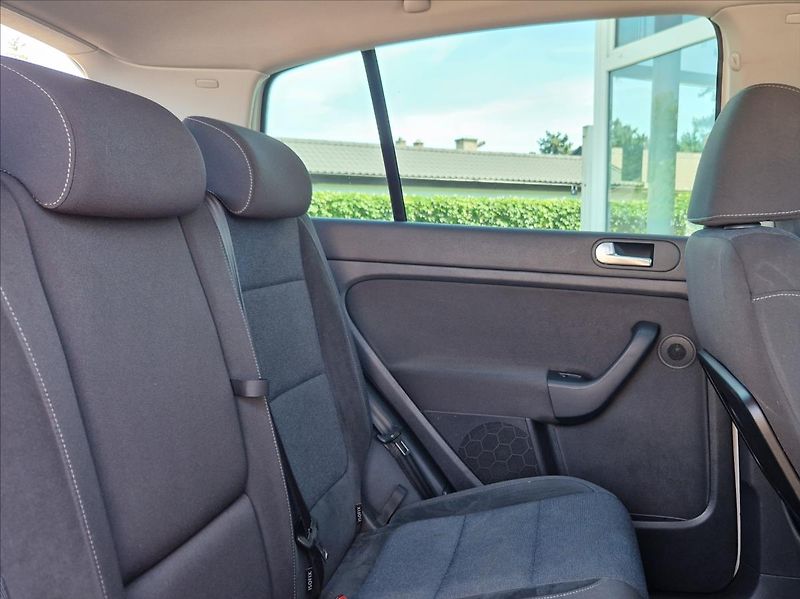 Volkswagen Golf Plus 1,2 TSI STYLE VÝHŘEV - fotka 12 z 29