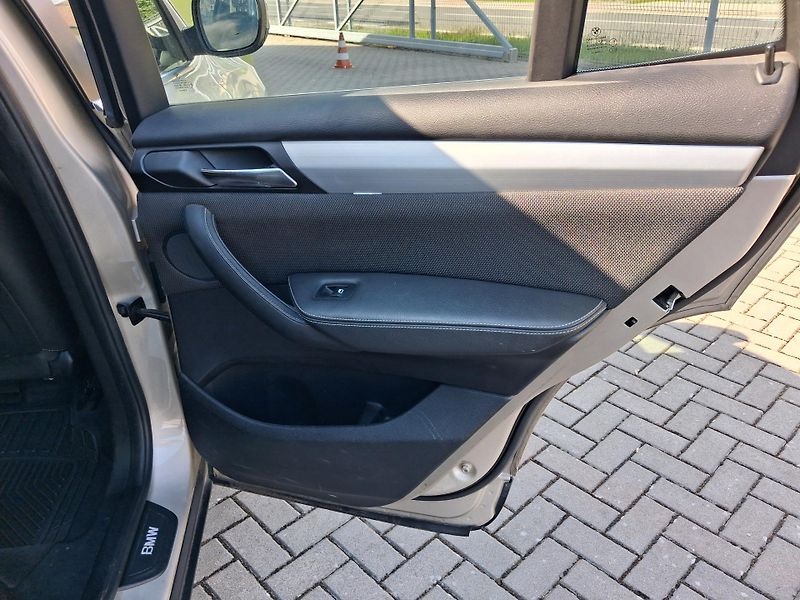 BMW X3 (2012) 2,0D XDRIVE ČR SERVISKA 2xKOLA - fotka 17 z 38