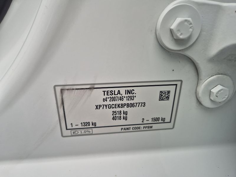 Tesla Model Y LONG RANGE DUAL MOTOR  92% - fotka 49 z 50