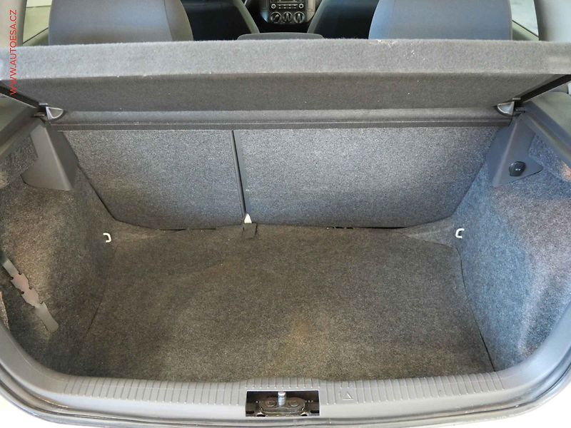 Volkswagen Polo (2008) 1.4MPI, AC - fotka 7 z 17
