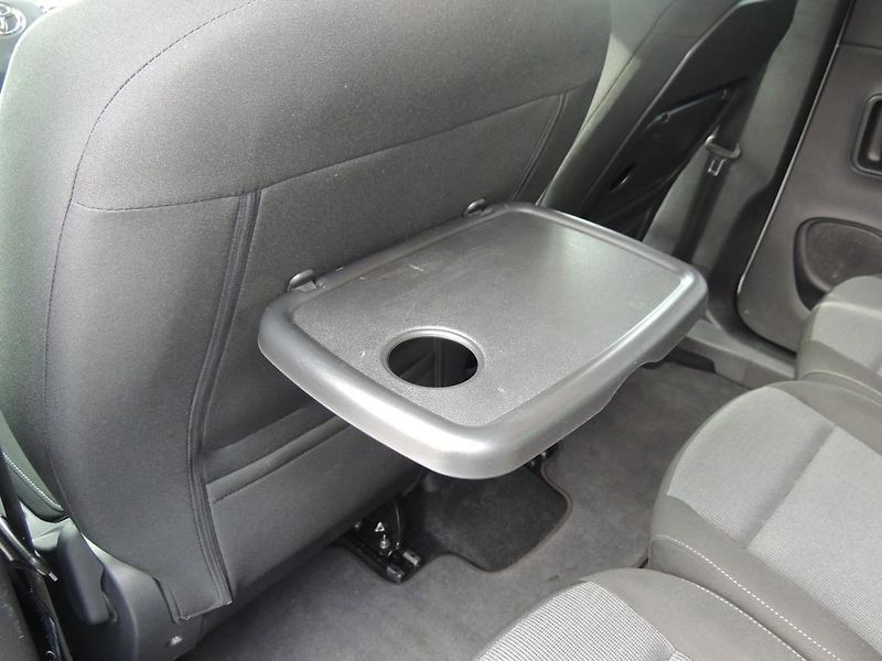 Toyota ProAce City Verso (2023) 1.2T,81kw,Family,7míst,1maj.ČR - fotka 65 z 76