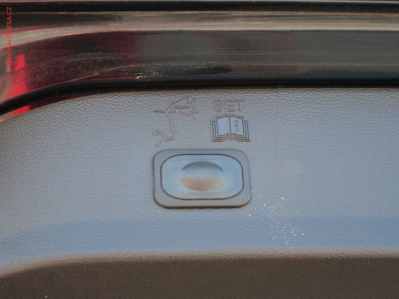 Ford Kuga (2013) 2.0 TDCi 4x4, AT, navi, kůže - fotka 20 z 20