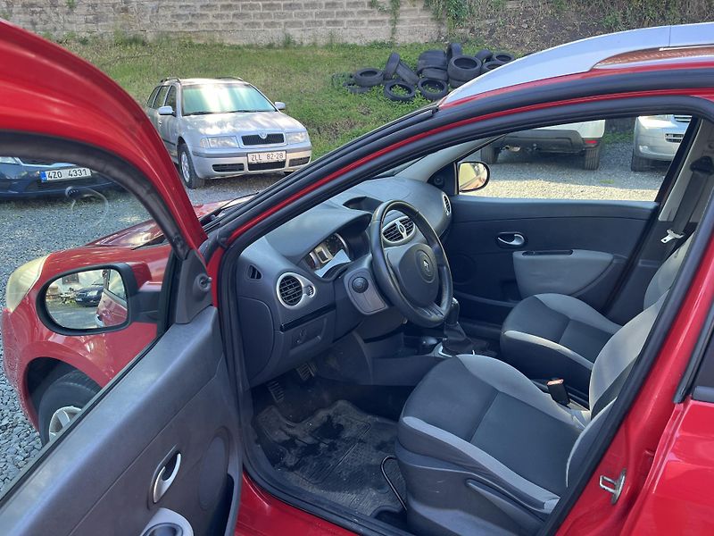 Renault Clio (2011) 1,2 i 55 Kw 1.MAJITEL, ČR! - fotka 9 z 18