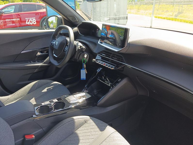 Peugeot 2008 (2026) ALLURE Hybrid 145 e-DCS6 - fotka 12 z 21