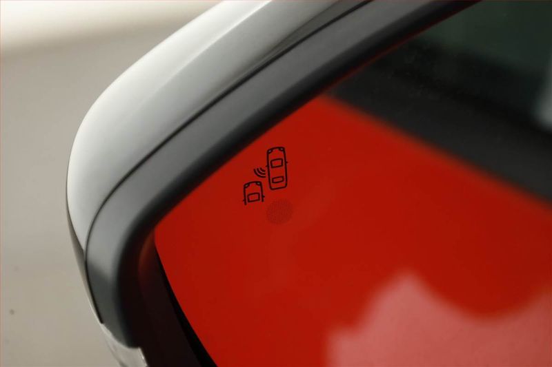 Fiat 600 (2024) La Prima 54 kWh, SoH 96% - fotka 7 z 12