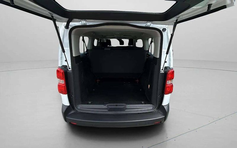 Opel Vivaro (2026) L2 (L) Combi 2.2 CDTi 180k AT8 - fotka 21 z 25
