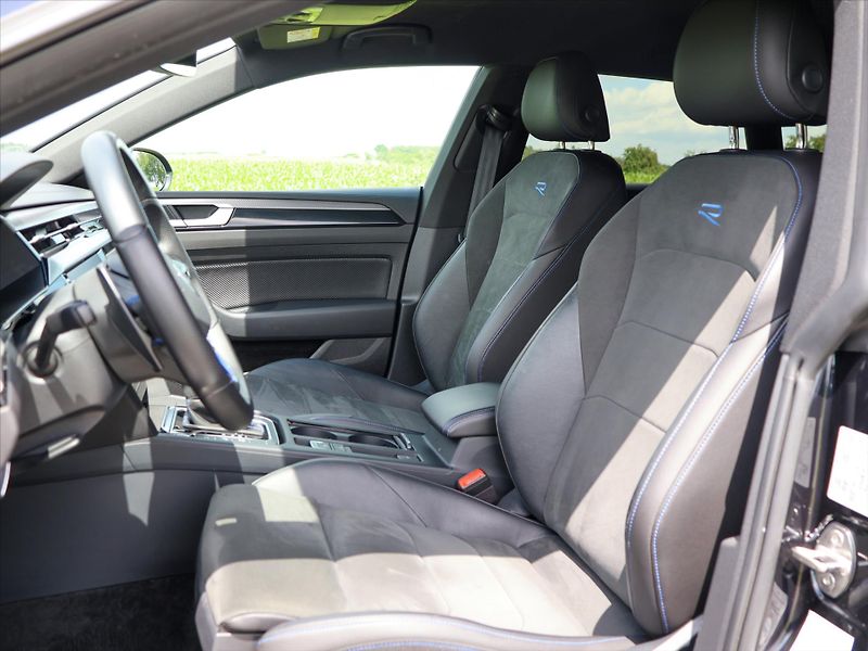 Volkswagen Arteon 2,0 TSI R 235kW 4Motion DSG DP - fotka 12 z 41