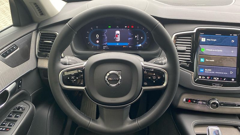 Volvo XC90 PLUS BRIGHT, B5 AWD, 173+10 kW - fotka 13 z 33