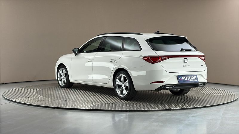 Seat Leon 2.0 TDI DSG FR Sportstourer - fotka 2 z 26