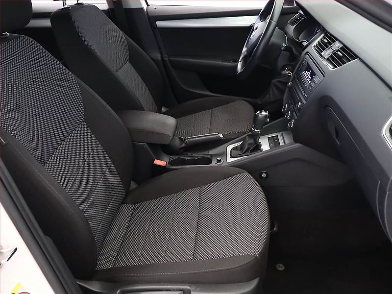 Škoda Octavia (2014) Ambition 1.6 TDI, Automat - fotka 7 z 15