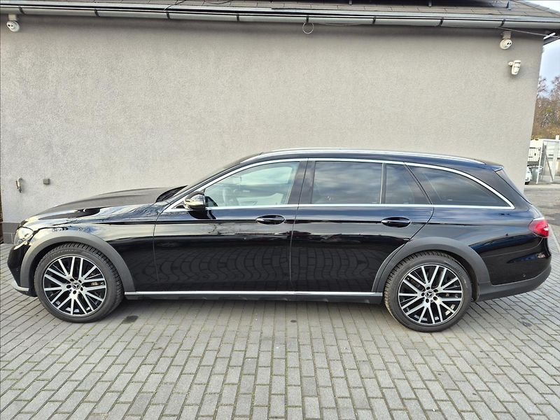Mercedes-Benz Třídy E 3,0 400d All-Terrain 4MATIC - fotka 3 z 35