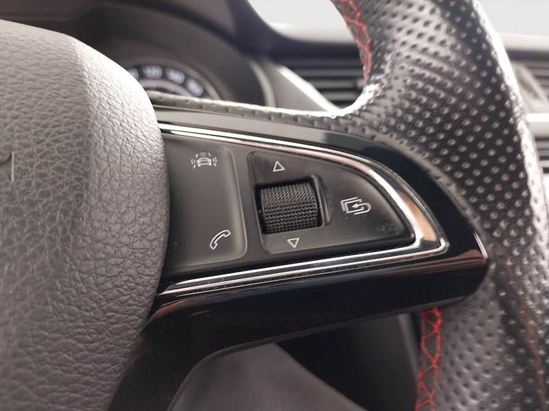 Škoda Octavia (2014) RS 2.0 TSI, Bi-Xenony - fotka 17 z 22