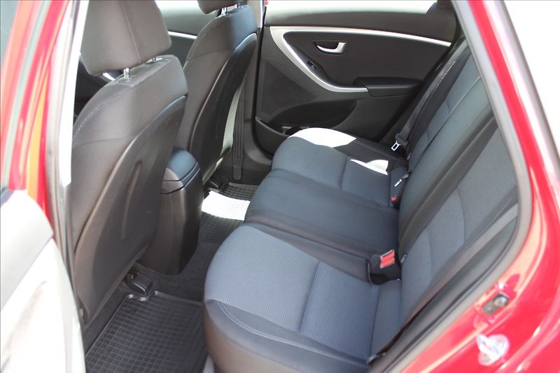 Hyundai i30 1,6 i  NOVÉ V ČR - fotka 24 z 36