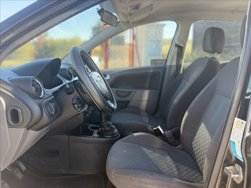 Ford Fiesta 1,4 TDCi KLIMA - fotka 9 z 22
