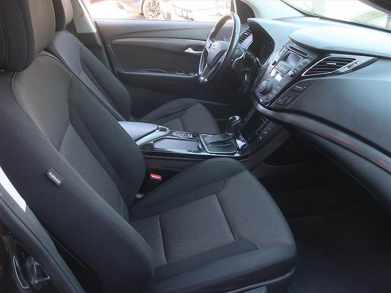 Hyundai i40 (2016) 1.7 CRDi, Automat, Serv.kniha - fotka 9 z 17