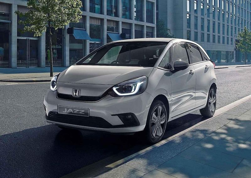 Dostupných modelů s hybridní motorizací na trhu neustále přibývá.