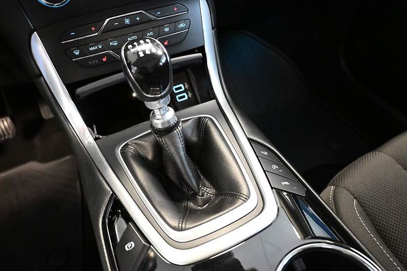 Ford S-MAX (2019) 2.0 TITANIUM LED Kamera ECOBLU - fotka 15 z 35