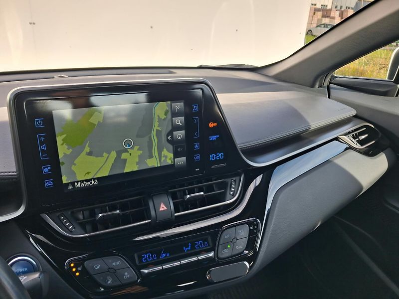 Toyota C-HR 1.8 HSD e-CVT Active - fotka 17 z 21