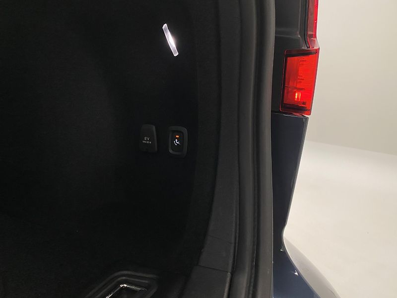 Volvo V60 CC B4 AWD BRIGHT PLUS AUT CZ - fotka 34 z 48