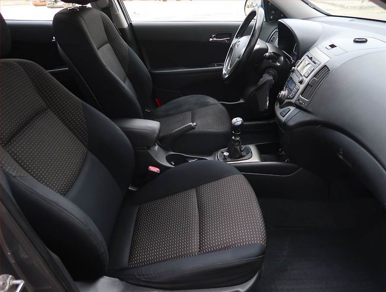 Hyundai i30 (2008) 1.4 CVVT, po STK, Klima - fotka 9 z 16