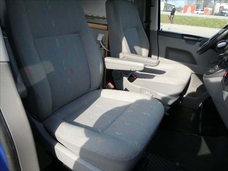 Volkswagen T5 California 2,5 TDi 96kW obytný vůz - fotka 30 z 49