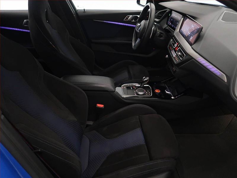 BMW Řada 1 (2019) M Sport M135i xDrive - fotka 9 z 15