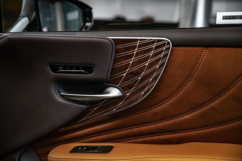 Lexus LS 500 LUXURY H AWD - fotka 21 z 28
