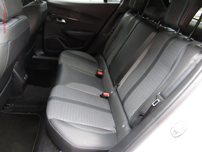Peugeot 2008 (2021) 1.2PT, Allure - fotka 10 z 22