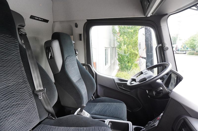 Mercedes-Benz (2018) Arocs 1827 / Driver education - fotka 21 z 24
